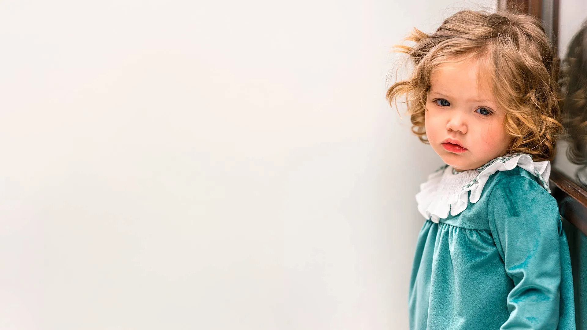 vestido-niñas-bebés-cuello-blanco-Ava