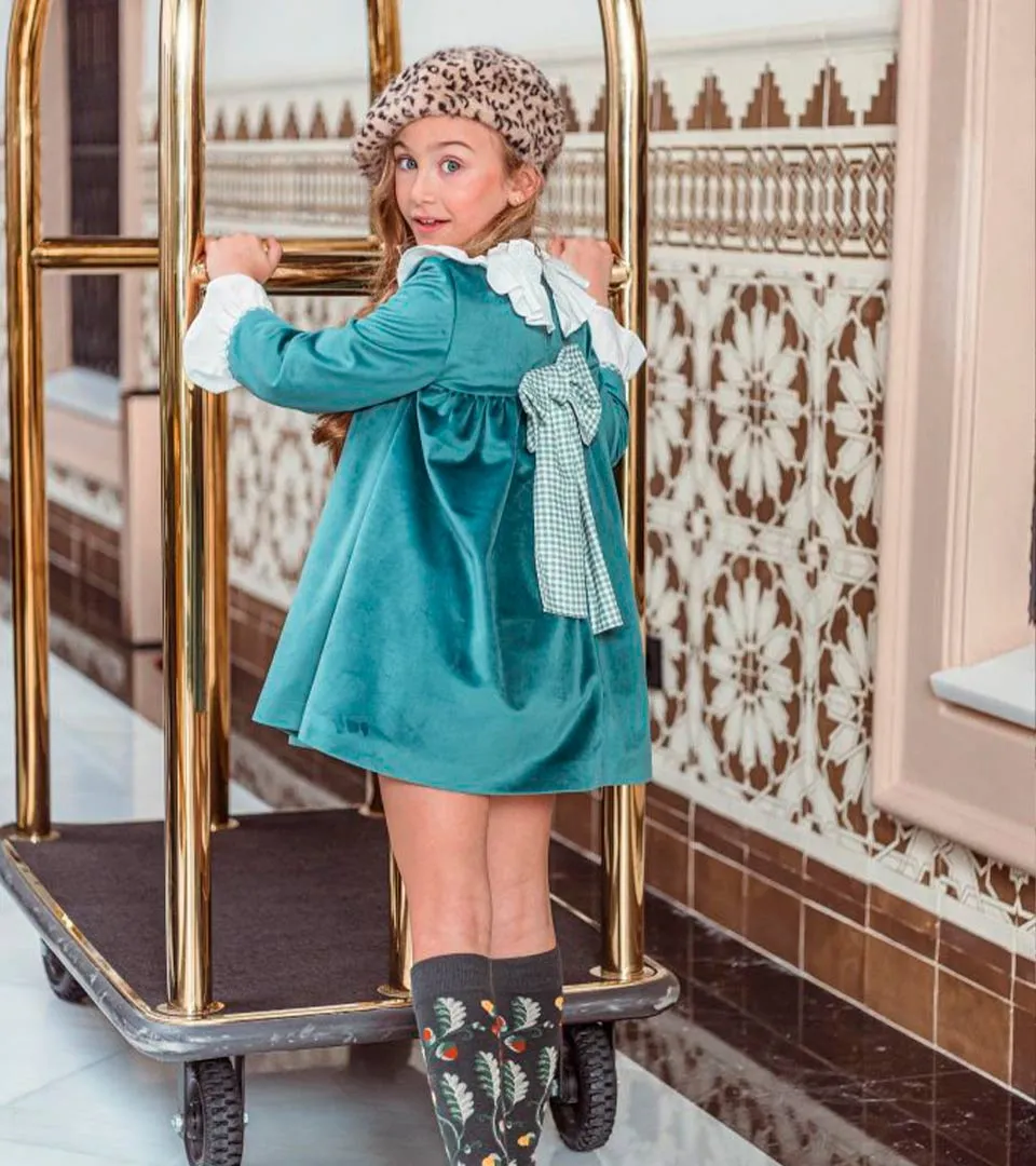 vestido-terciopelo-azul-lazo-blanco