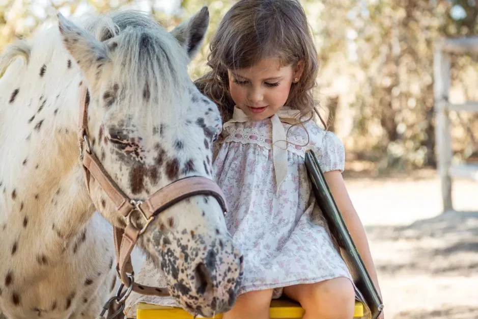 Ropa de ceremonia infantil española España firma Marta y Paula vestidos, conjuntos niño